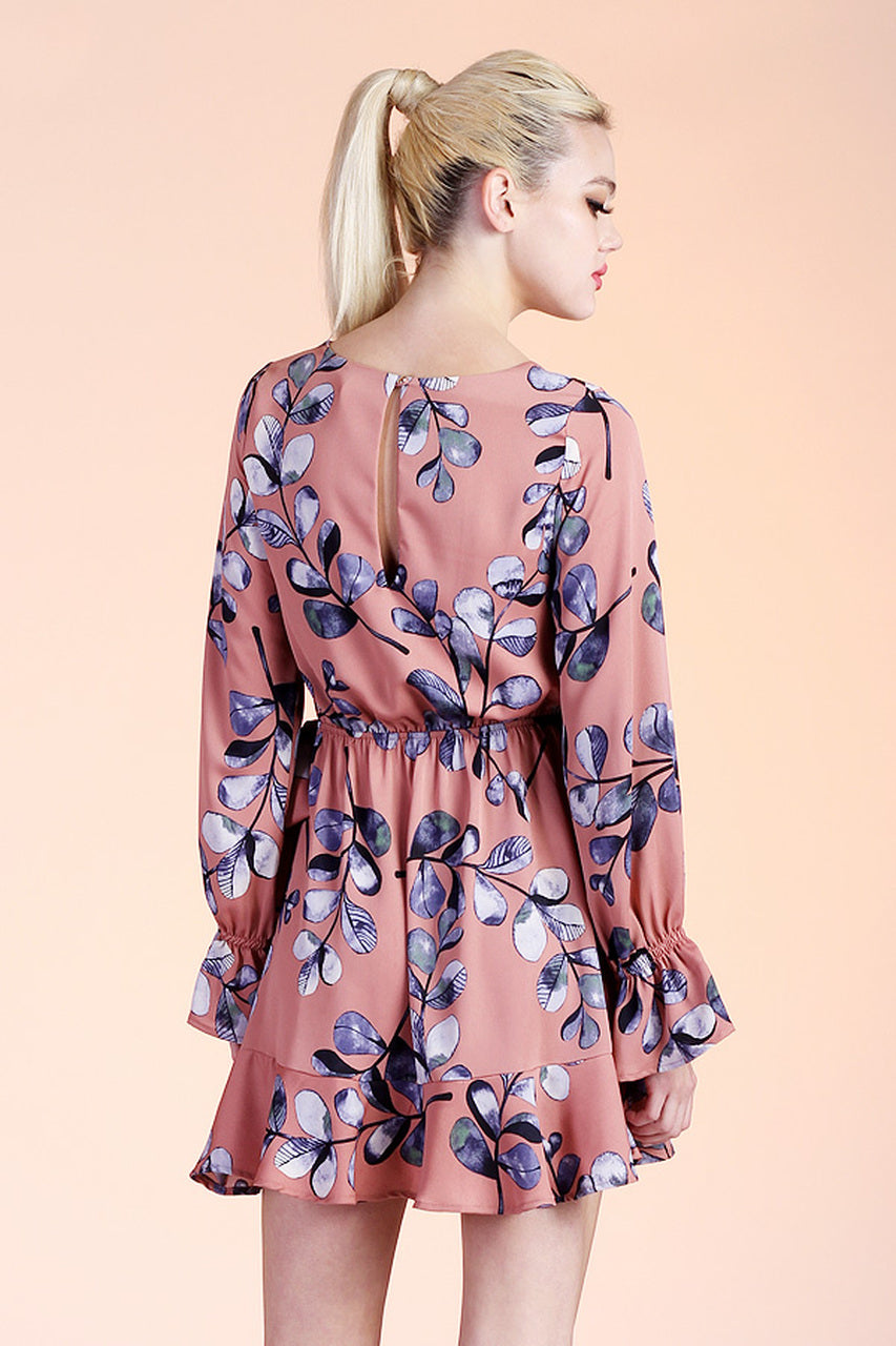 Eucalyptus Print Ruffle Wrap Dress / Vestido cruzado con volantes y estampado de Eucalipto